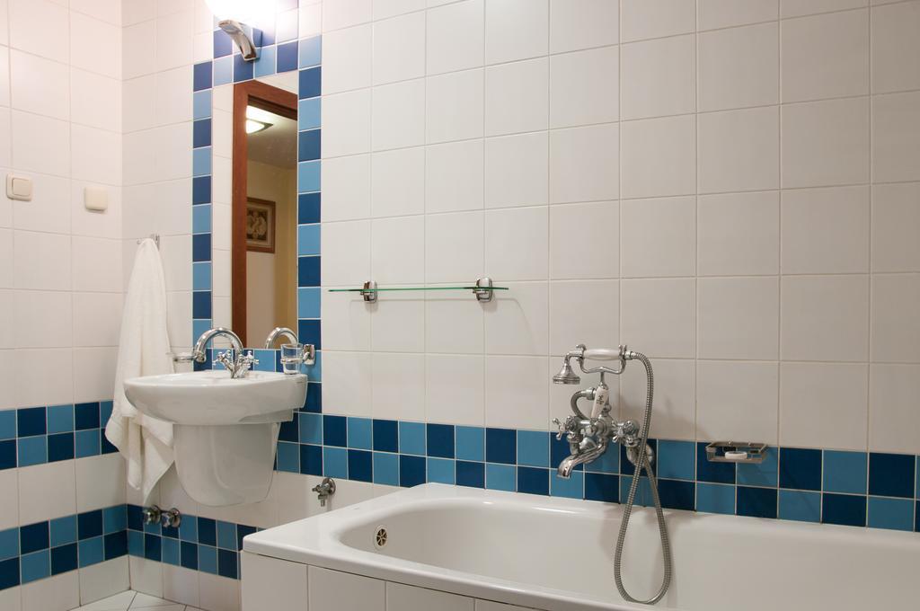 Hotel Sutoris Bochnia Quarto foto