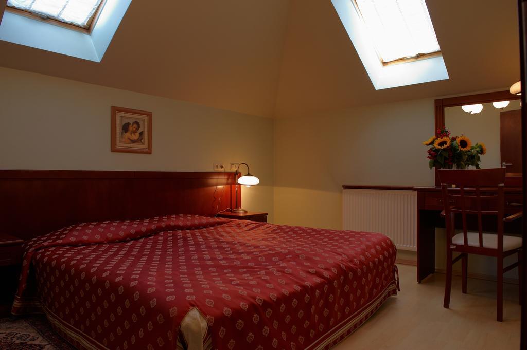 Hotel Sutoris Bochnia Quarto foto