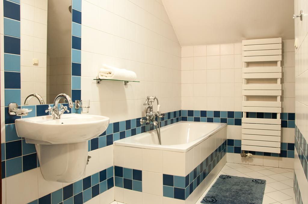 Hotel Sutoris Bochnia Quarto foto