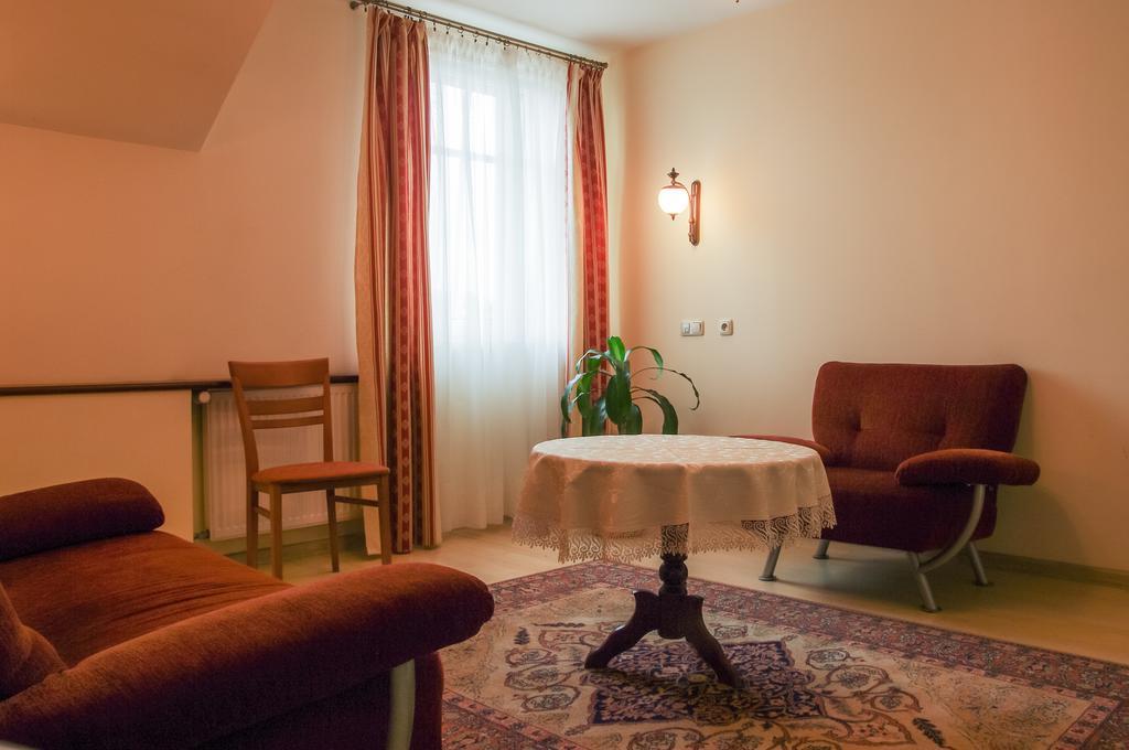 Hotel Sutoris Bochnia Quarto foto