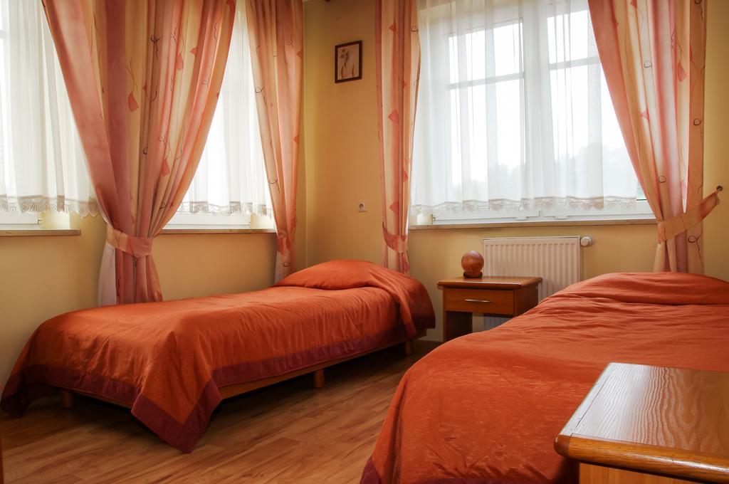 Hotel Sutoris Bochnia Quarto foto