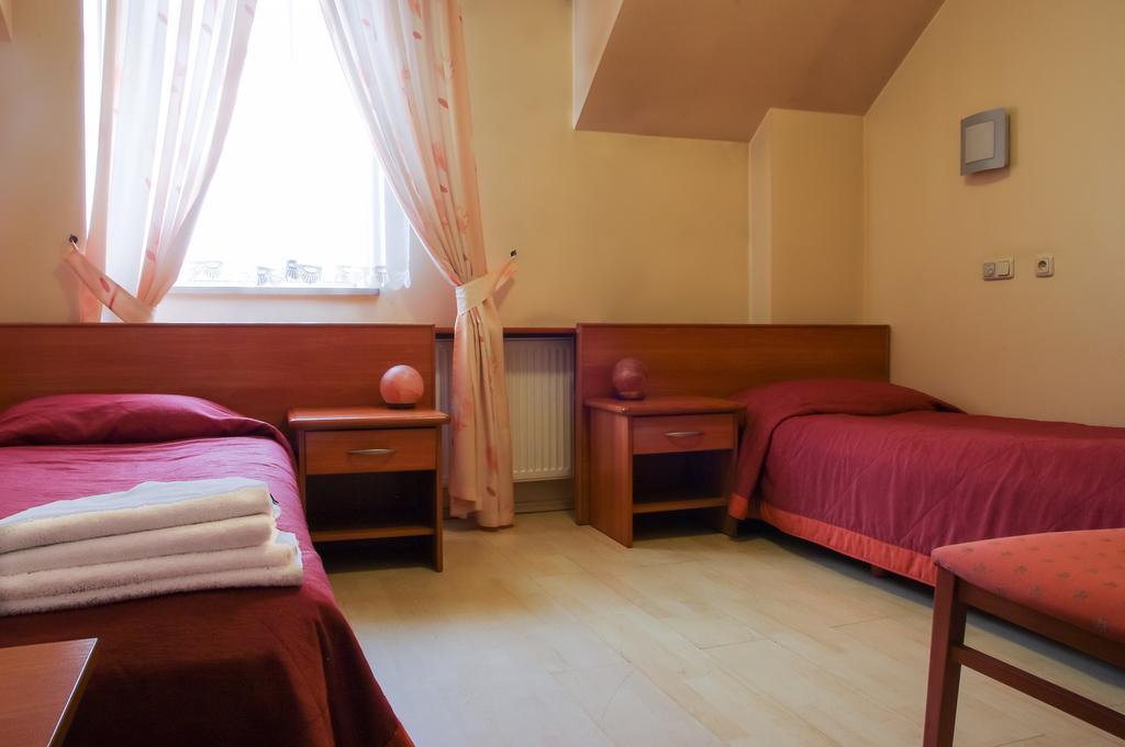 Hotel Sutoris Bochnia Quarto foto